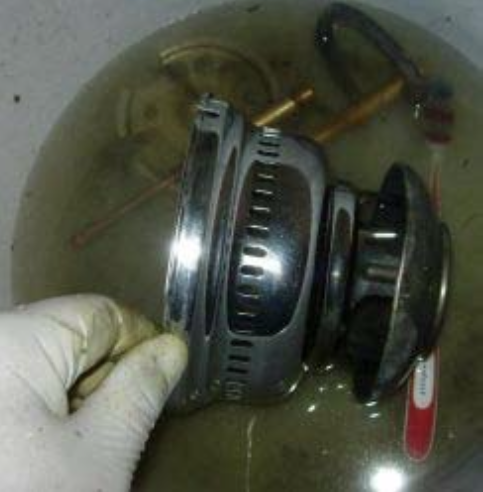 Afbeelding 05: De gereinigde bovenkap (ventilator).